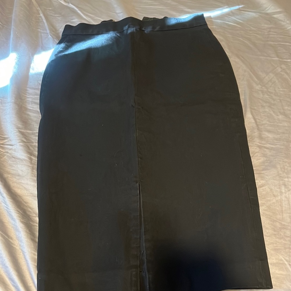 Little cute black fitted skirt